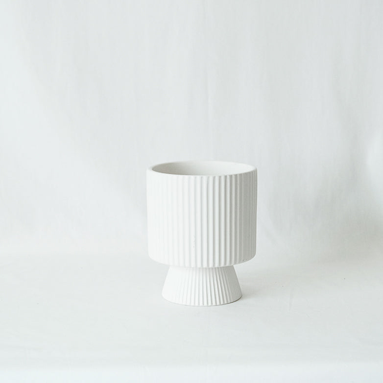 森林裡的高腳杯盆