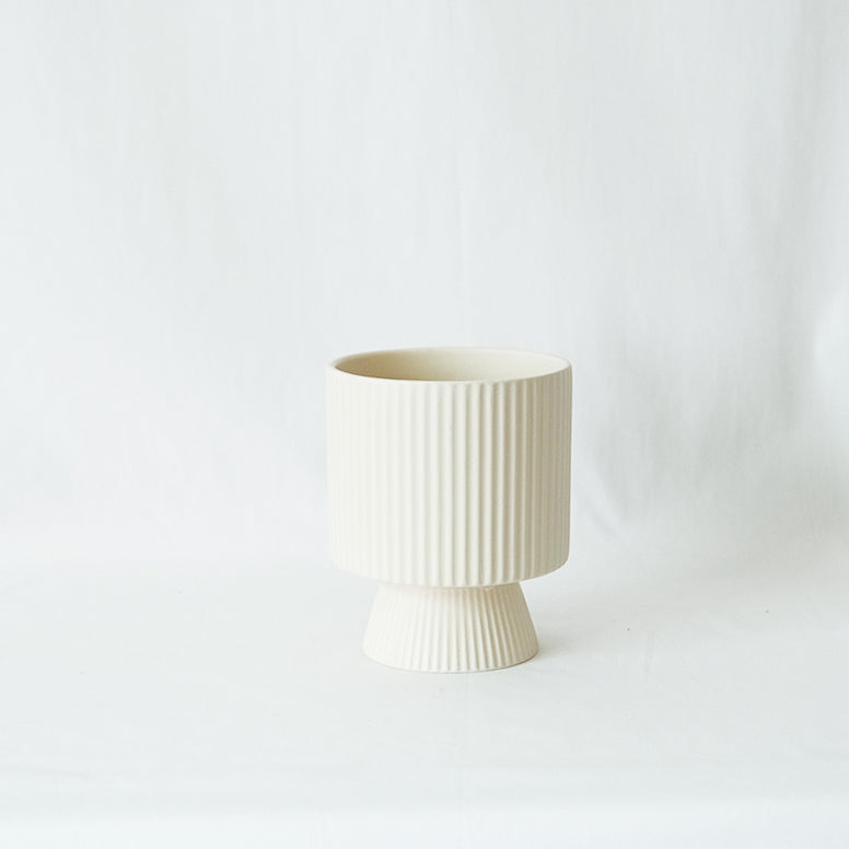 森林裡的高腳杯盆